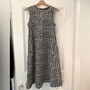 Uniqlo Merrimekko print black and white patterned sleeveless dress